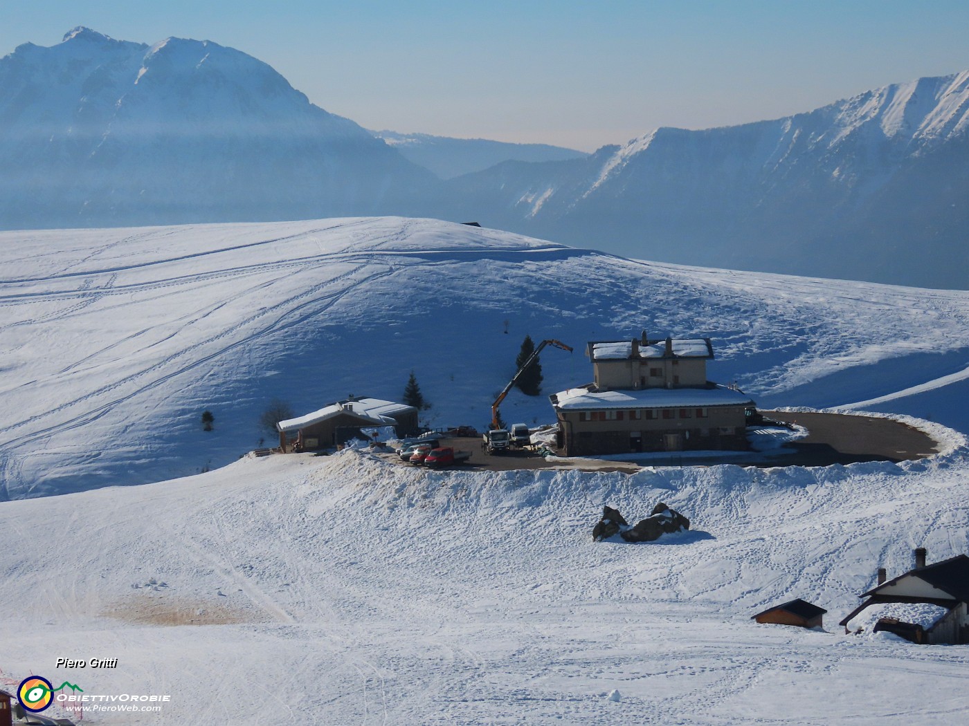 07 Lavori in corso al Rif. Albergo Monte Avaro.JPG